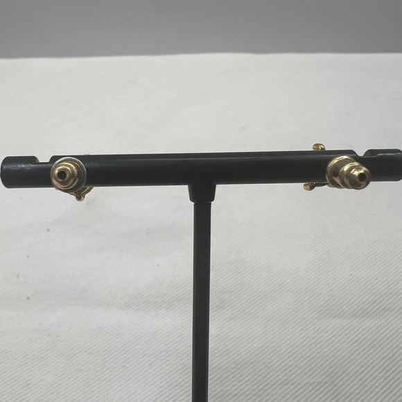 MONET WHITE ROSE ACRYLIC STUD GOLD TONE STUD EARRINGS  SIGNED - Picture 5 of 7